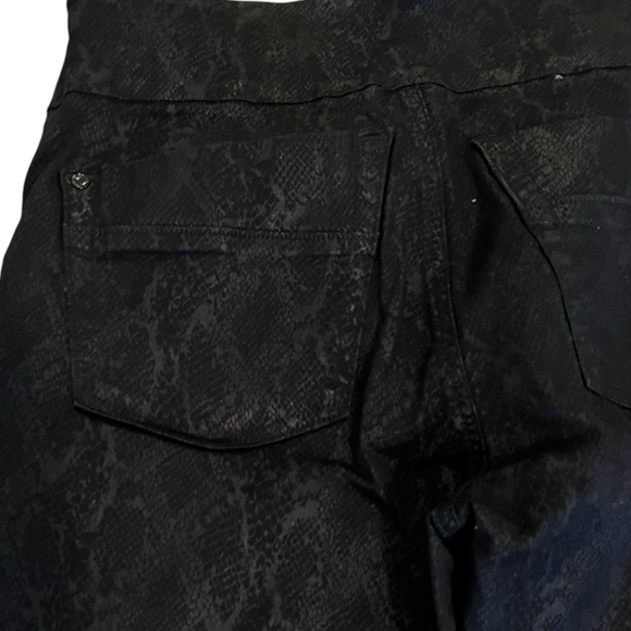 Rock & Republic Blake Snakeskin Print Denim RX Fever Pull On Leggings - Picture 6 of 8